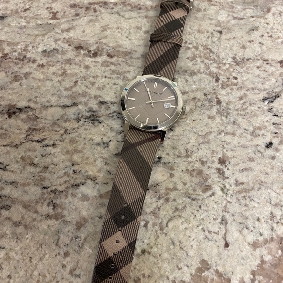Burberry Smoke Check Watch - Picture 9 of 11